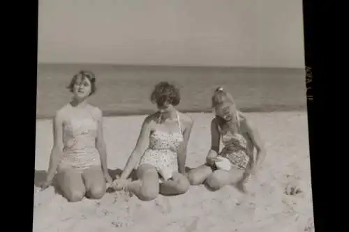 tolles altes Negativ -drei Mädels am Strand - 50-60er Jahre