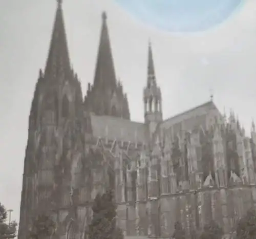 tolles altes Negativ - Kölner Dom - Parkplatz - Oldtimer VW - Bulli 50er Jahre ?