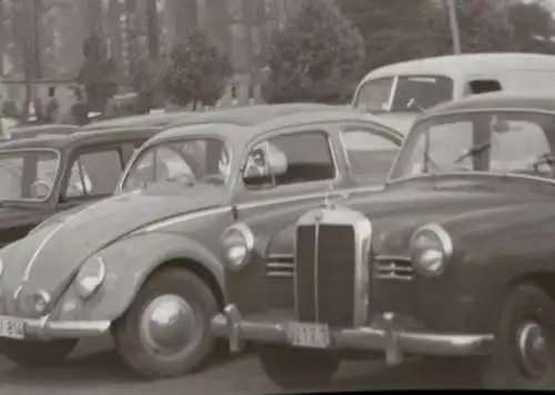 tolles altes Negativ - Kölner Dom - Parkplatz - Oldtimer VW - Bulli 50er Jahre ?