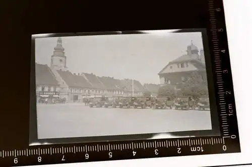 tolles altes Negativ - Marktplatz Fahrzeuge Wehrmacht - Kaiser´s Kaffee und ande