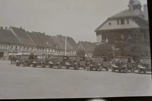 tolles altes Negativ - Marktplatz Fahrzeuge Wehrmacht - Kaiser´s Kaffee und ande