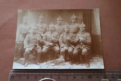 Tolles altes Gruppenfoto - Soldaten vom Regiment  L 14 ??? Pickelhauben