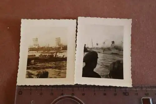 Zwei alte Foto - Passagierdampfer am sinken - Feuer ? Hamburger Hafen ? 20-30er