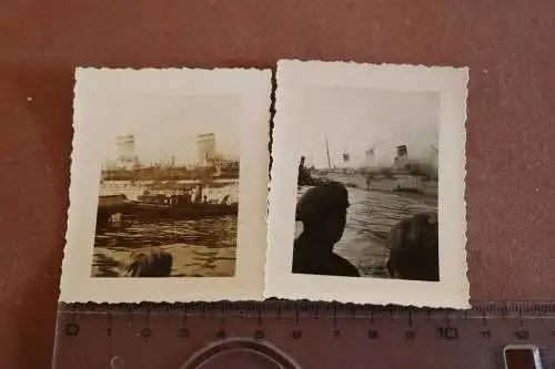 zwei alte Foto - Passagierdampfer am sinken - Feuer ? Hamburger Hafen ? 20-30er