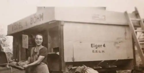 tolles altes Foto Landarbeit Frauen beim Dreschen - Dreschmaschine Ködel & Böhm