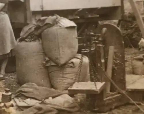 tolles altes Foto Landarbeit Frauen beim Dreschen - Dreschmaschine Ködel & Böhm 