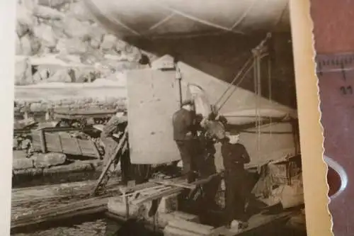 altes Foto Marinewerft ?? Trockendock - Matrosen - Schiffsreparatur