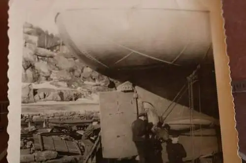 altes Foto Marinewerft ?? Trockendock - Matrosen - Schiffsreparatur