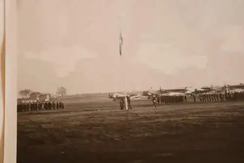 fünf tolle alte Fotos - Soldaten angetreten - Fliegerhorst Gotha - 30-40er Jahre