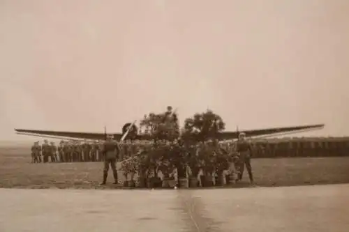 fünf tolle alte Fotos - Soldaten angetreten - Fliegerhorst Gotha - 30-40er Jahre