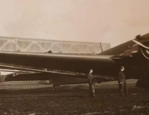 fünf tolle alte Fotos - Soldaten angetreten - Fliegerhorst Gotha - 30-40er Jahre