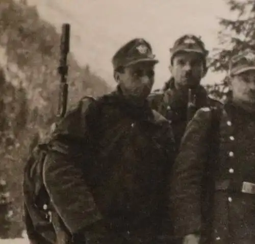 tolles altes Gruppenfoto - Soldaten Polizei-Einheit Bergmann-MP - Schiessbecher