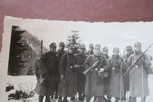 tolles altes Gruppenfoto - Soldaten Polizei-Einheit Bergmann-MP - Schiessbecher