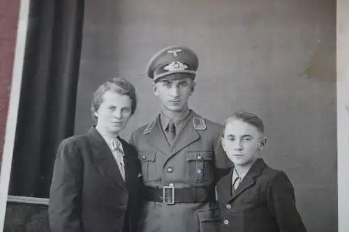 tolles altes Familienfoto  - Soldat mit Frau und Sohn