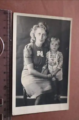 tolles altes Foto hübsche Mutter mit Sohn - 30-40er Jahre