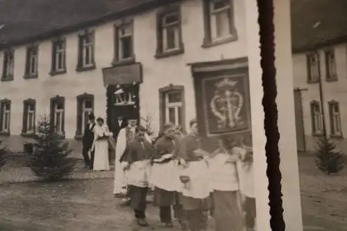 zwei alte Fotos - Hochzeitsmarsch - Wirtschaft