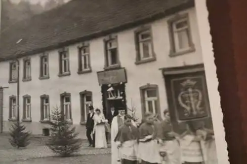 zwei alte Fotos - Hochzeitsmarsch - Wirtschaft