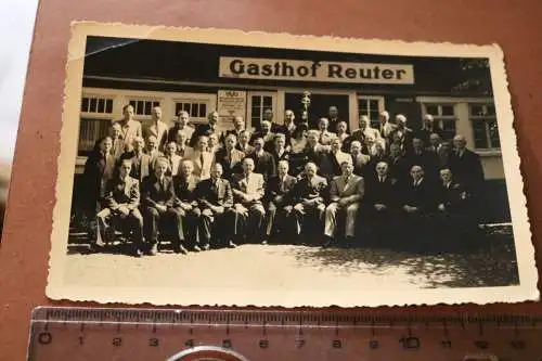 Tolles altes Gruppenfoto Männer Gesangsverein Dillnhütten vor Gasthof Reuter