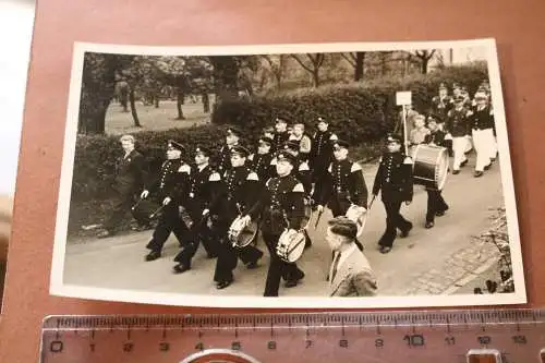 zwei tolle alte Fotos  - Musikkapelle - Feuerwehr ??? - Umzug -  Raum Altena