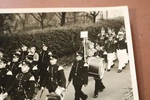 zwei tolle alte Fotos  - Musikkapelle - Feuerwehr ??? - Umzug -  Raum Altena 