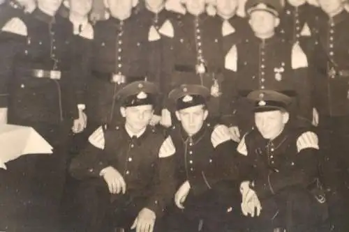 zwei tolle alte Fotos  - Musikkapelle - Feuerwehr ??? - Umzug -  Raum Altena 