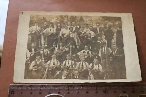 tolles altes Gruppenfoto - Musiker - Gitarren, Lauten, Geige usw.