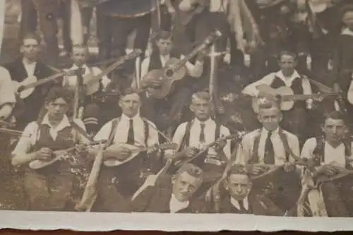 tolles altes Gruppenfoto - Musiker - Gitarren, Lauten, Geige usw. 