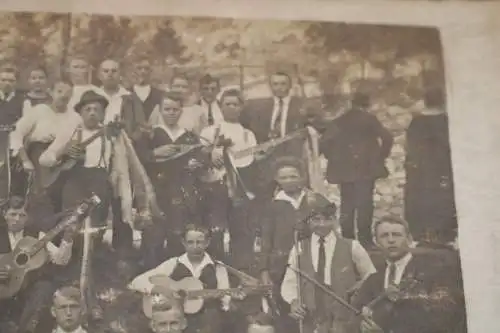 tolles altes Gruppenfoto - Musiker - Gitarren, Lauten, Geige usw. 