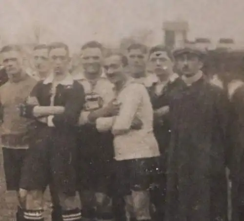 tolles altes Gruppenfoto - Fußball Mannschaften - 20-30er Jahre  KTV 1943 ??