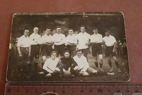 Tolles altes Mannschaftsfoto - Fußball Mannschaft - 20-30er Jahre ? - Ort ???