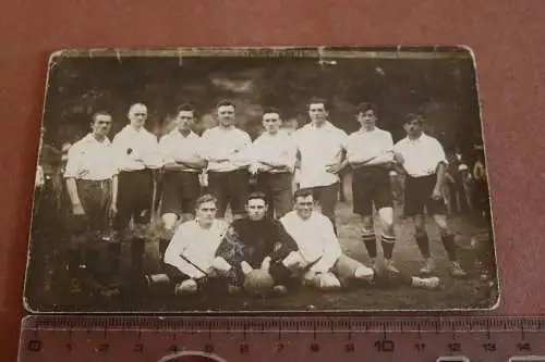 tolles altes Mannschaftsfoto - Fußball Mannschaft - 20-30er Jahre ? - Ort ???