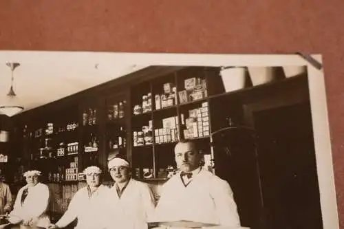 tolles altes Foto - Zittau Sachsen - Innenansicht Apotheke mit Angestellte 1937?