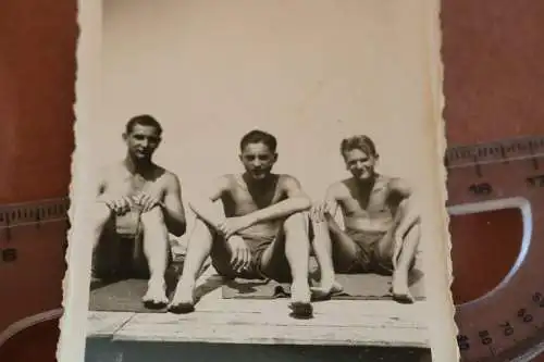 tolles altes Foto - drei Soldaten in Unterhosen - Sommer 1941 