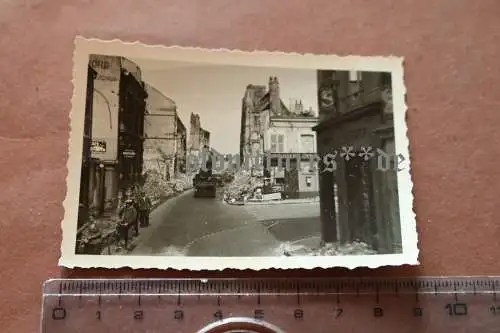 altes Foto - zerstörte Stadt - Frankreich ? Belgien ? Quincaillerie Menace