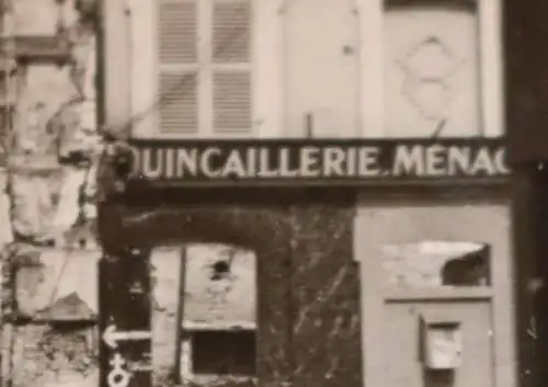 altes Foto - zerstörte Stadt - Frankreich ? Belgien ? Quincaillerie Menace