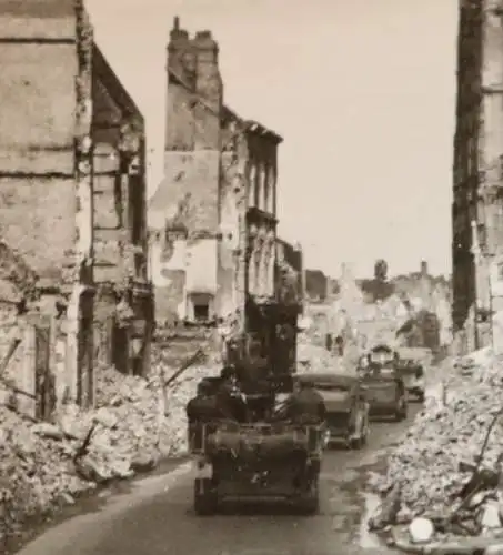 altes Foto - zerstörte Stadt - Frankreich ? Belgien ? Quincaillerie Menace