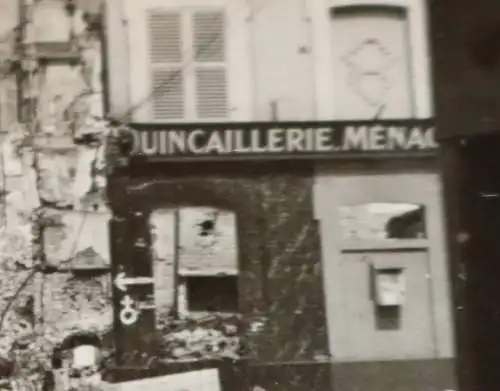 altes Foto - zerstörte Stadt - Frankreich ? Belgien ? Quincaillerie Menace