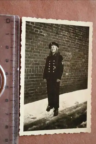 tolles altes Foto - hübsche Frau in Matrosen Uniform vom Mann