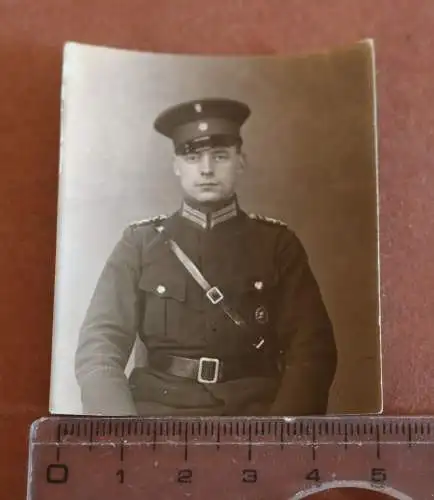 tolles altes Foto - Portrait eines Soldaten ? Landwehr ?? unbekannte Kokarde ?