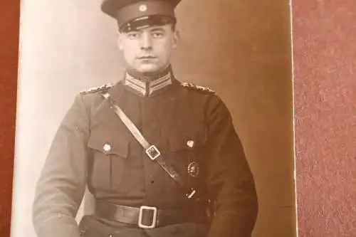 tolles altes Foto - Portrait eines Soldaten ? Landwehr ?? unbekannte Kokarde ? 
