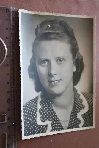 tolles altes Foto - Portrait einer hübschen Frau - 1947 