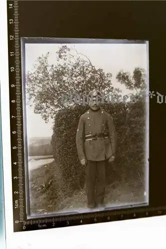 tolles altes Glasnegativ - Portrait eines Feuerwehrmannes - Pickelhaube 20er Jah