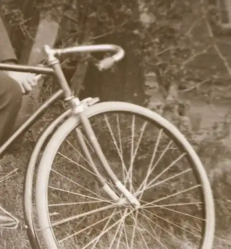 tolles altes Glasnegativ - Mann mit seinem Fahrrad - 1910-20 ???