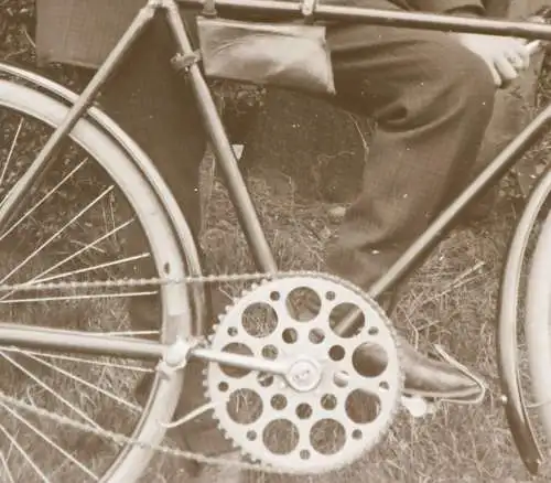 tolles altes Glasnegativ - Mann mit seinem Fahrrad - 1910-20 ???