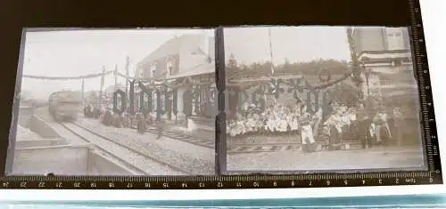 zwei tolle alte Glasnegative - geschmückter Bahnhof Schwenke - 1914-1918