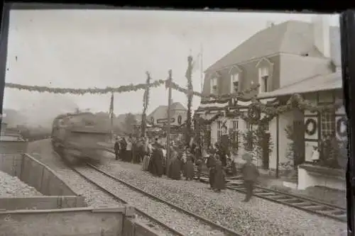 zwei tolle alte Glasnegative - geschmückter Bahnhof Schwenke - 1914-1918