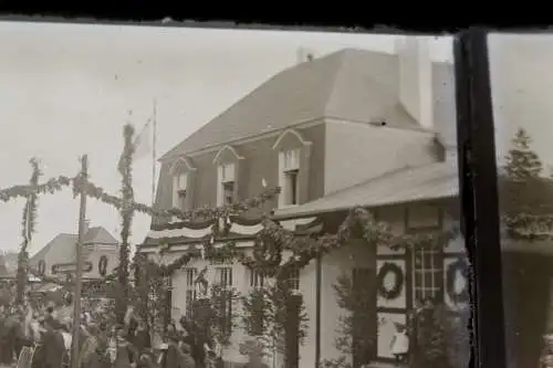 zwei tolle alte Glasnegative - geschmückter Bahnhof Schwenke - 1914-1918