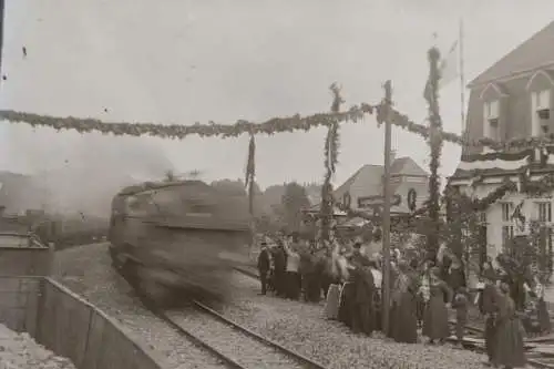 zwei tolle alte Glasnegative - geschmückter Bahnhof Schwenke - 1914-1918