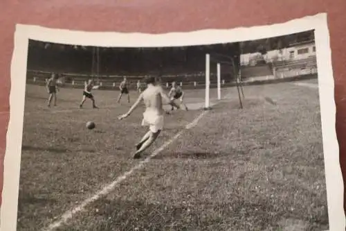 tolles altes Foto - Soldaten spielen Fußball in Belgrad - 40er Jahre ?