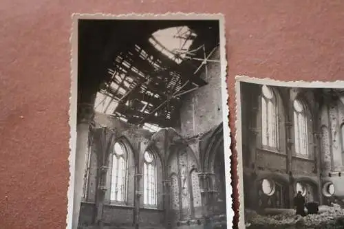 zwei alte Fotos  - mir unbekannte alte zerstörte Kirche  - Wandbild